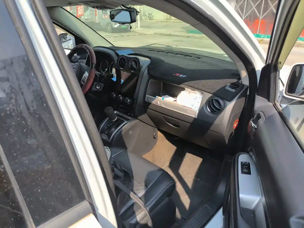 Jeep Compass (Import) — миниатюра 18