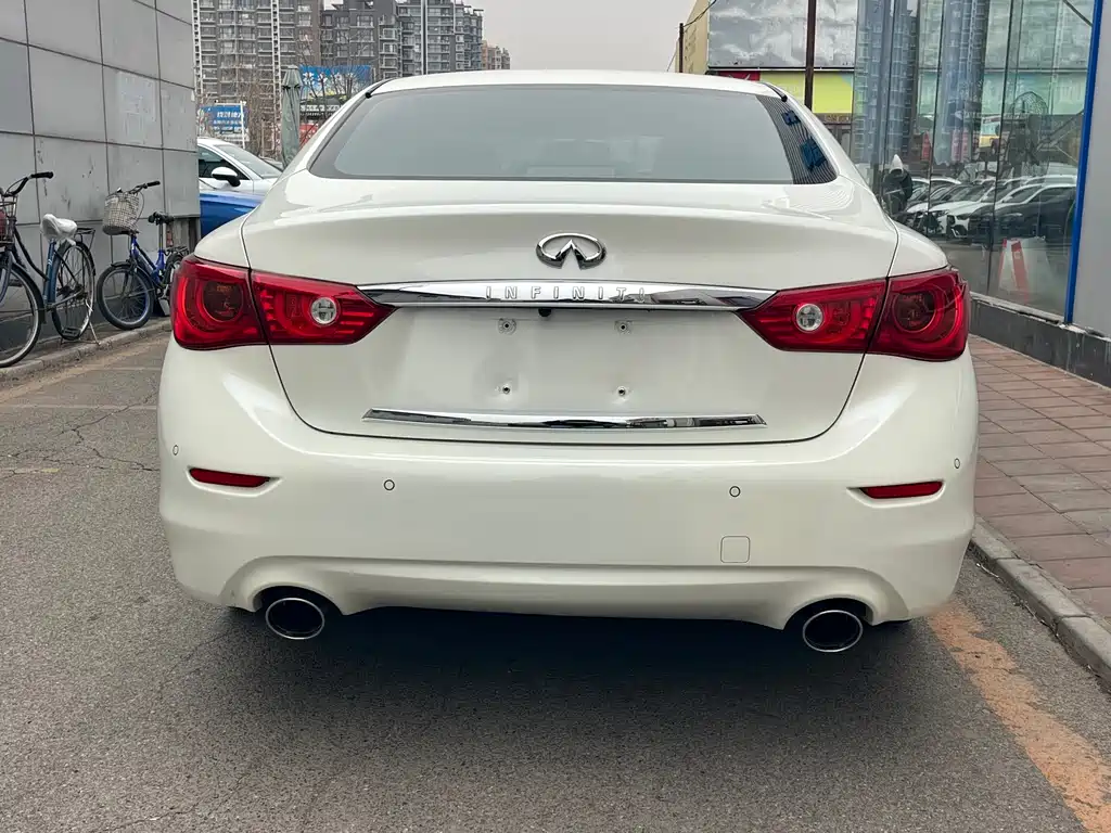 INFINITI Q50L