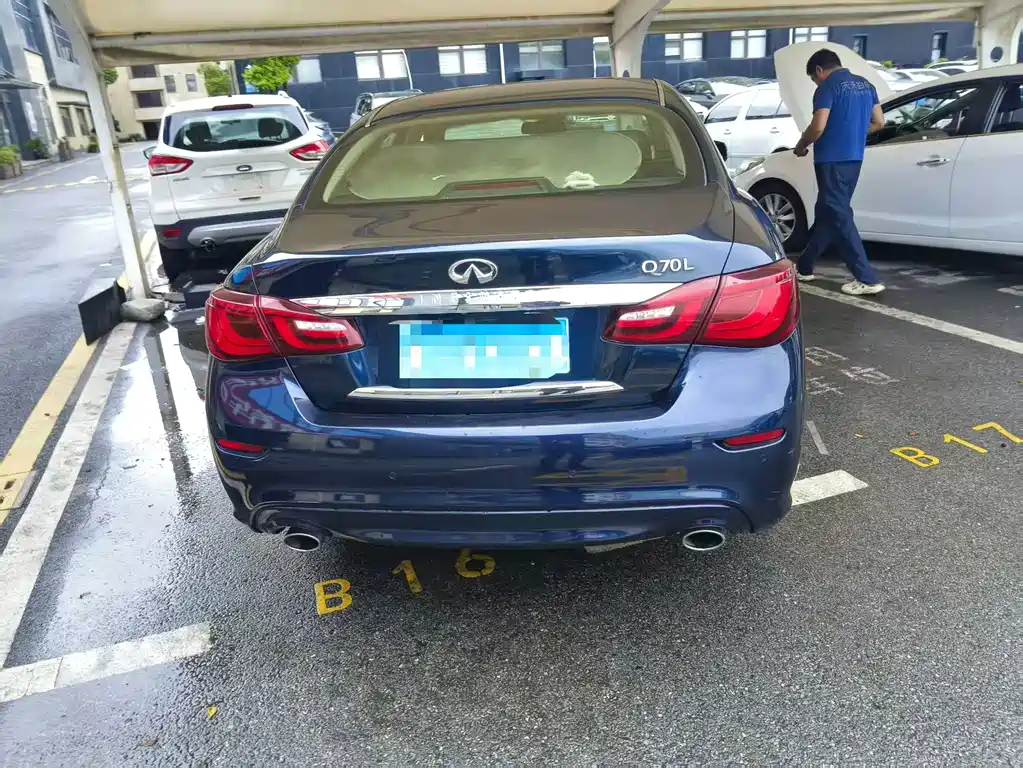 Infiniti Q70 — миниатюра 6
