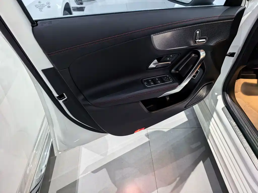 Mercedes-Benz A-Class — миниатюра 7
