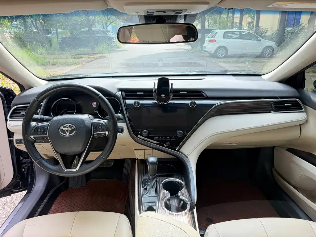 Toyota Camry — миниатюра 7