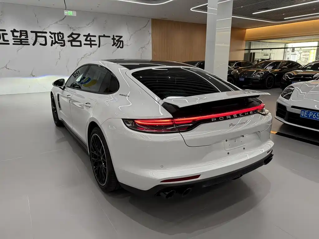 PORSCHE PANAMERA