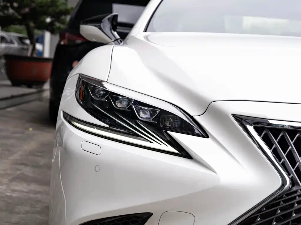 Lexus LS — миниатюра 6