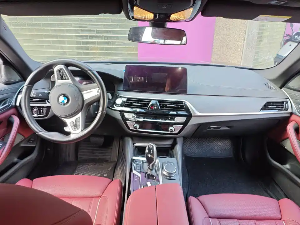 BMW 5 Series — миниатюра 4