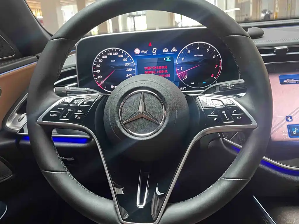 Mercedes-Benz E-Class — миниатюра 8
