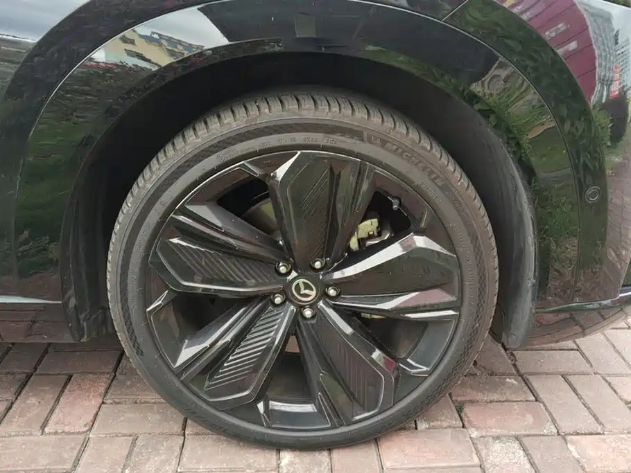 Mazda EZ-60 — миниатюра 6