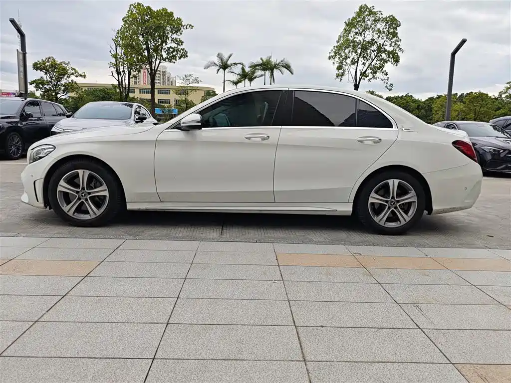 Mercedes-Benz C-Class — миниатюра 2