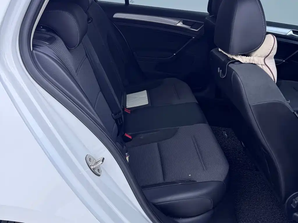 Volkswagen Golf — миниатюра 10