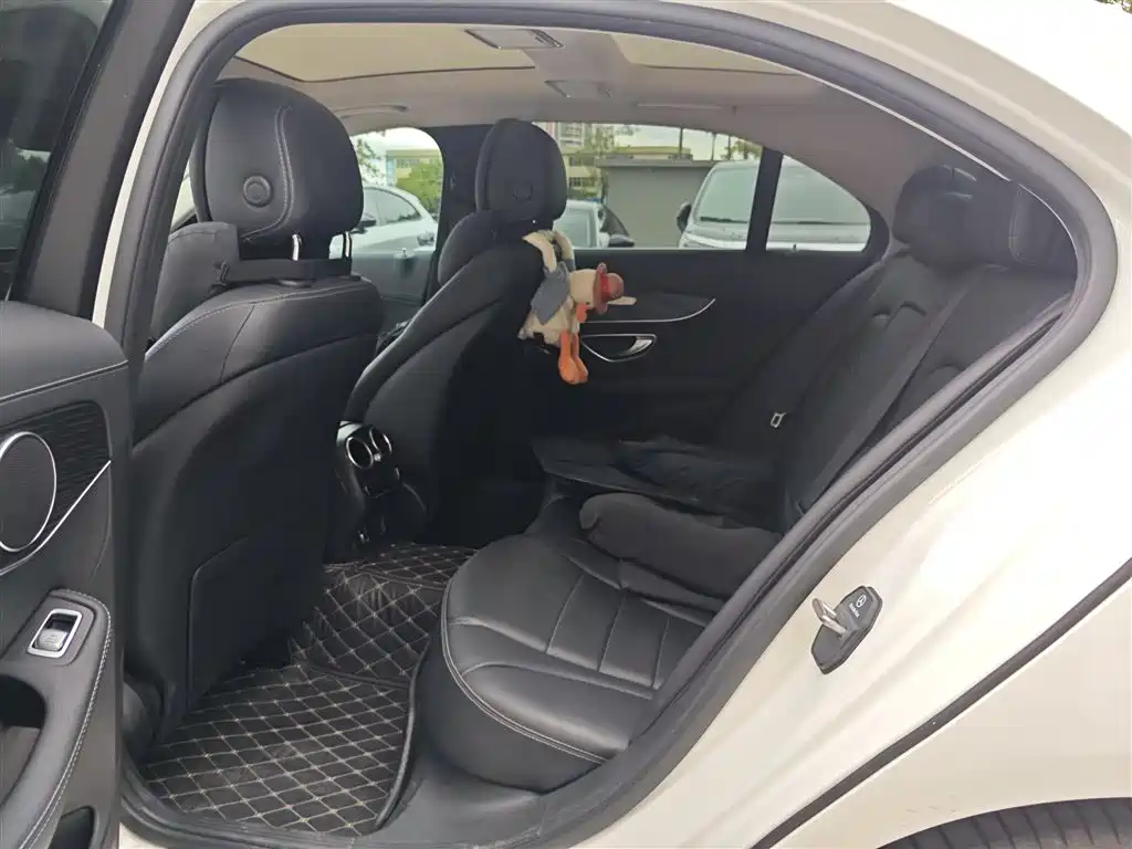 Mercedes-Benz C-Class — миниатюра 4