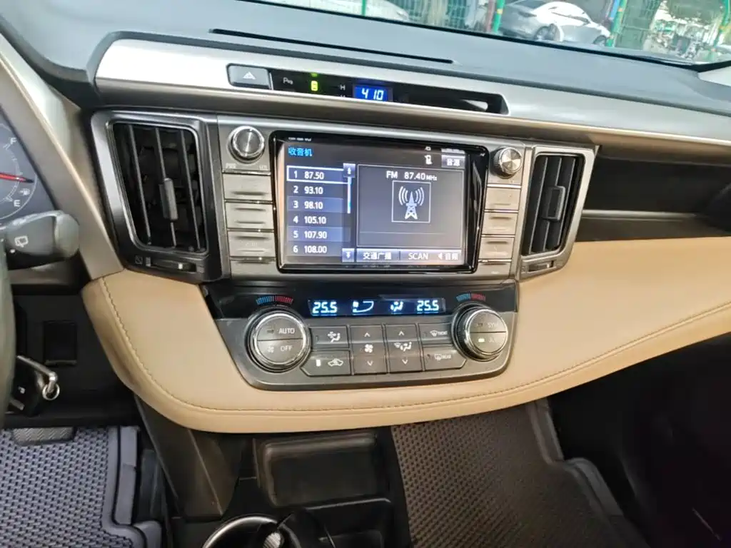 Toyota RAV4 — миниатюра 13