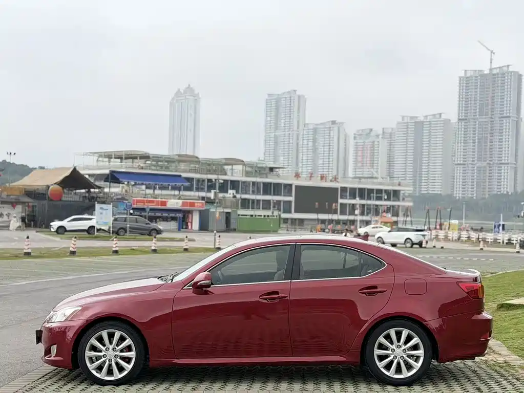 Lexus IS — миниатюра 7