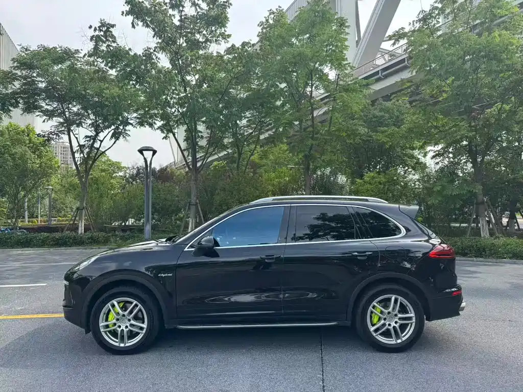 Porsche Cayenne Hybrid — миниатюра 6