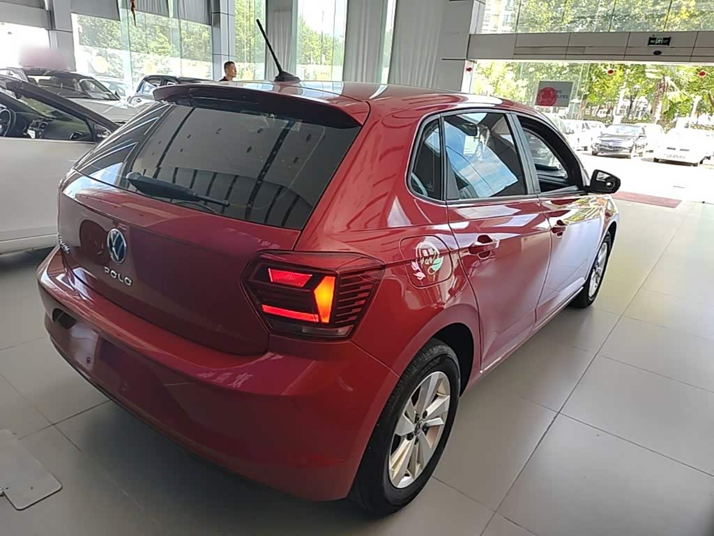 Volkswagen Polo 1.5 л 2021 г. красный/фиолетовый, пробег 48400 км
