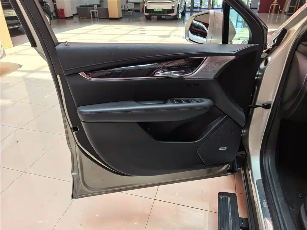 Cadillac XT6 2022 2.0T мест Luxury 120