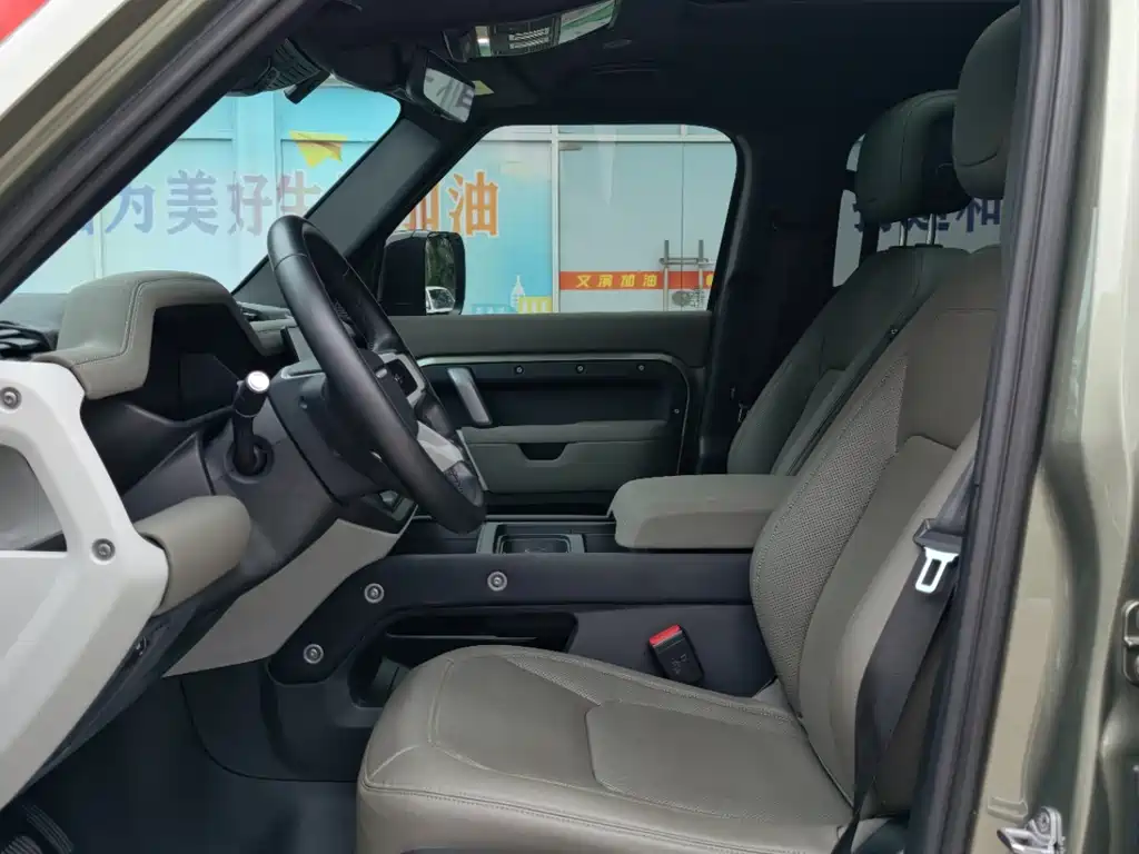 Land Rover Defender — миниатюра 4