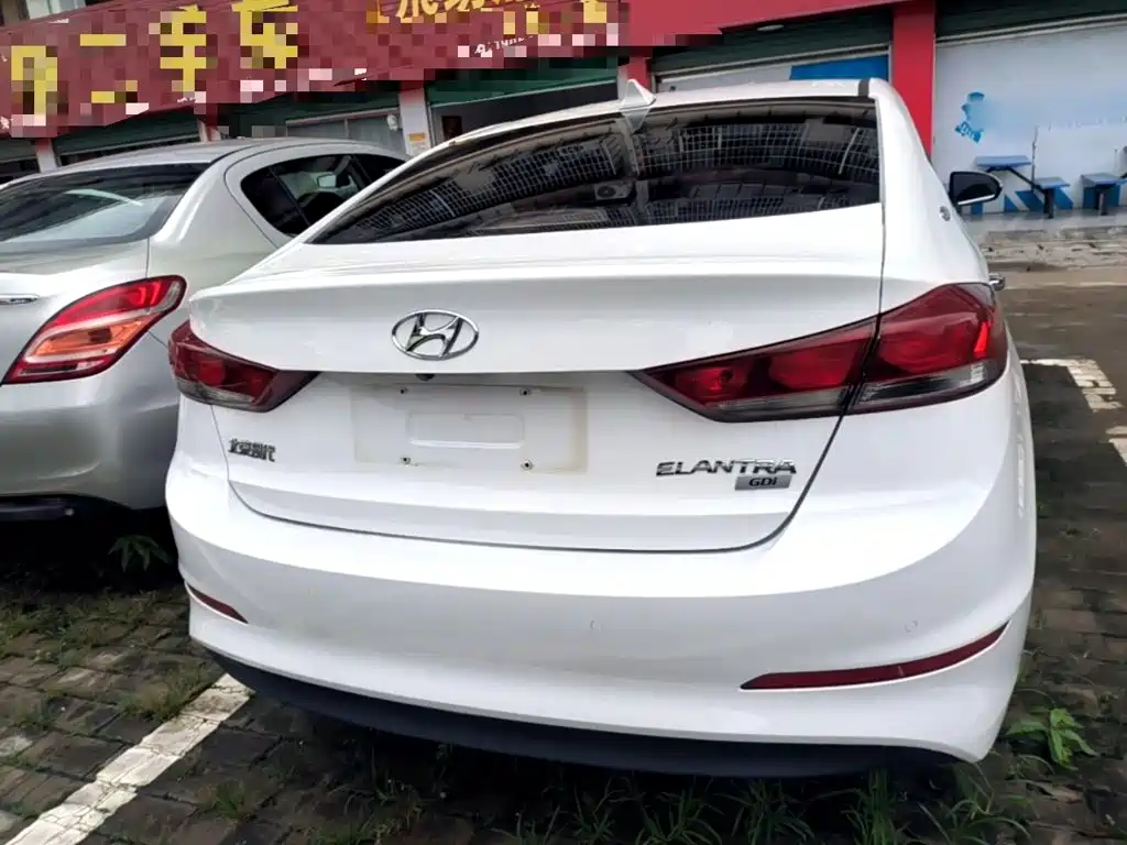 Hyundai Elantra — миниатюра 6
