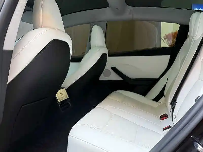 Tesla Model 3 — миниатюра 10