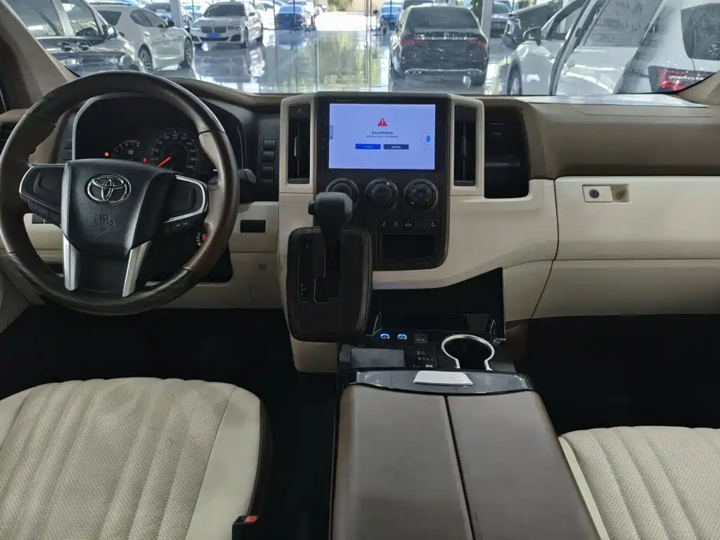 Toyota Hiace — миниатюра 13