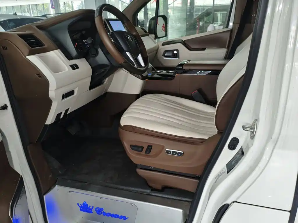 Toyota Hiace — миниатюра 8