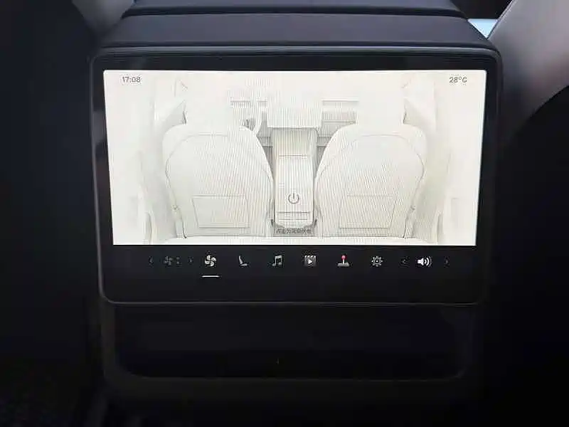 Tesla Model 3 — миниатюра 9