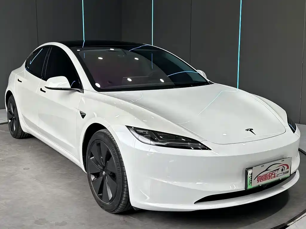 Tesla Model 3 — миниатюра 3