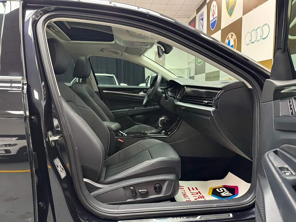 Volkswagen Passat 1.4 л 2023 г. Чёрный, пробег 28000 км