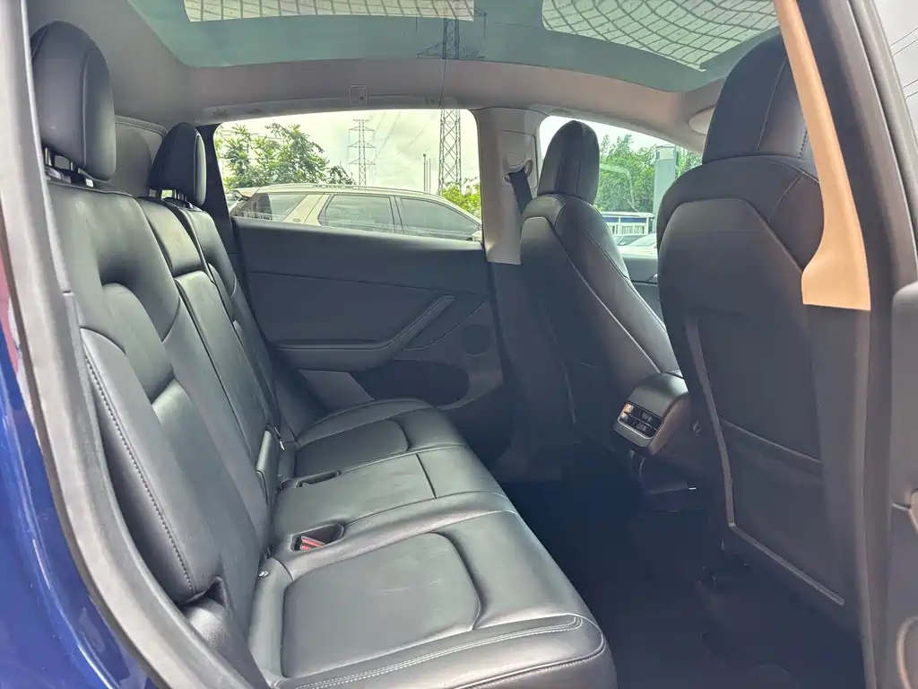Tesla Model Y — миниатюра 13