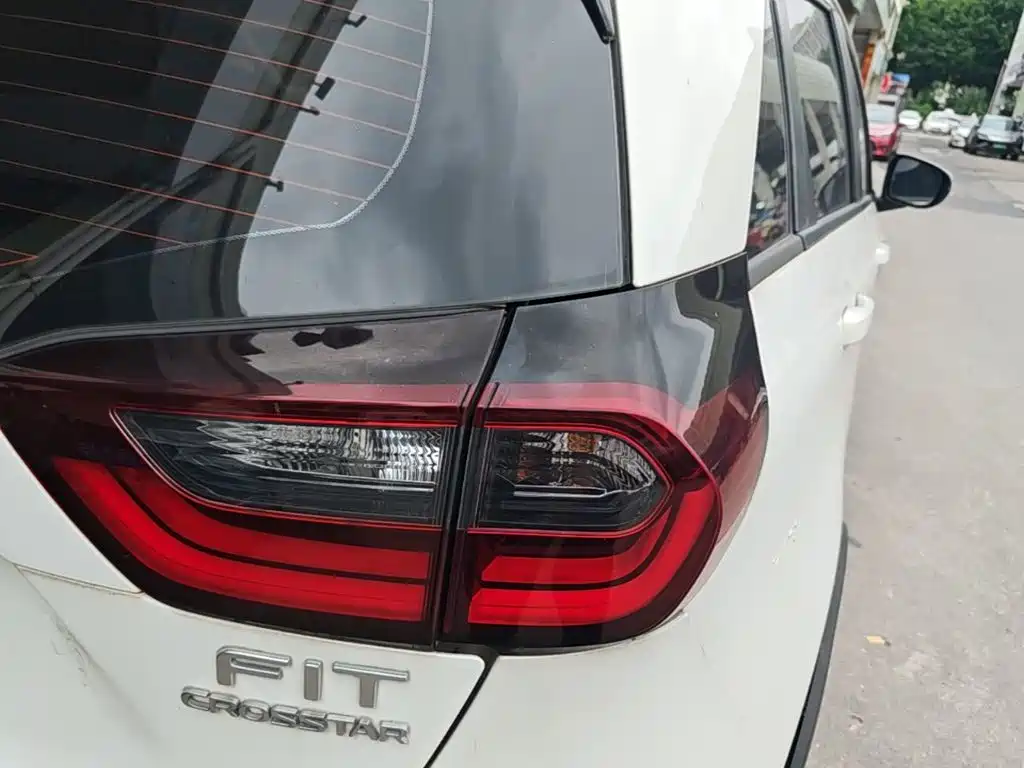Honda Fit — миниатюра 8