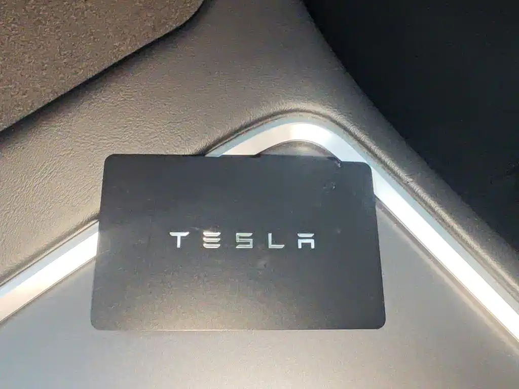 Tesla Model 3 — миниатюра 9