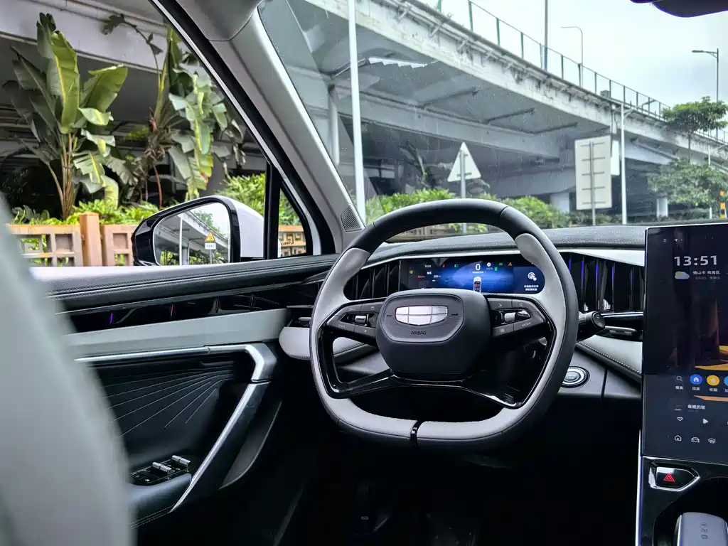 Geely Boyue L — миниатюра 27