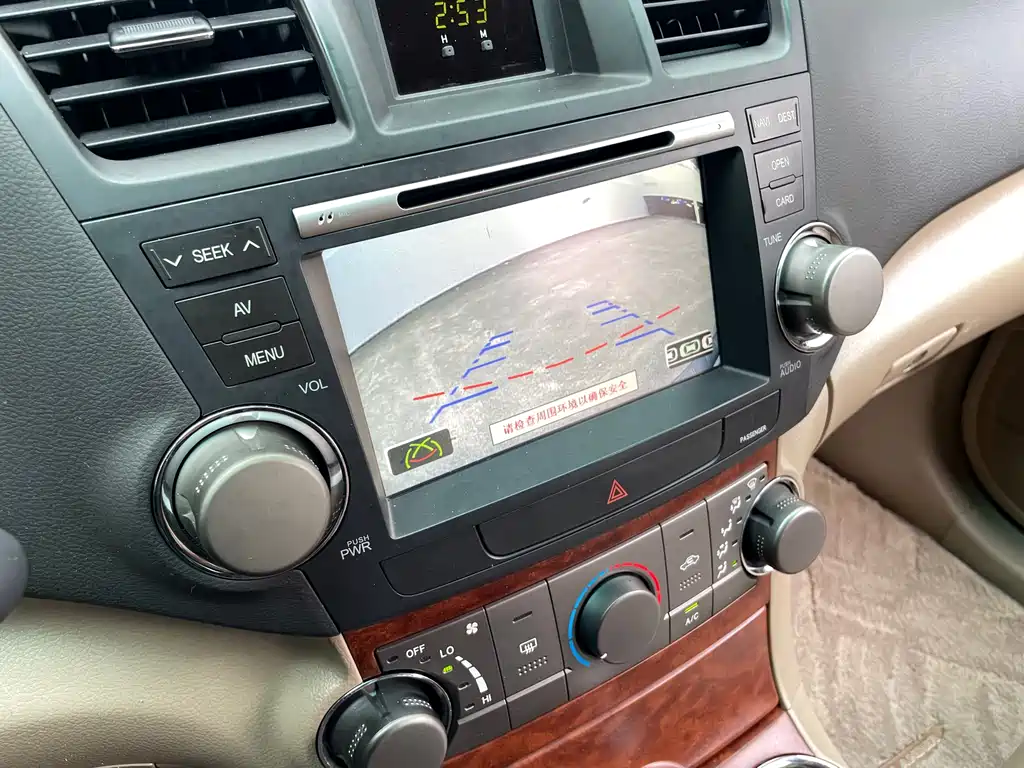 Toyota Highlander 2011 2.7L 5 мест Elite