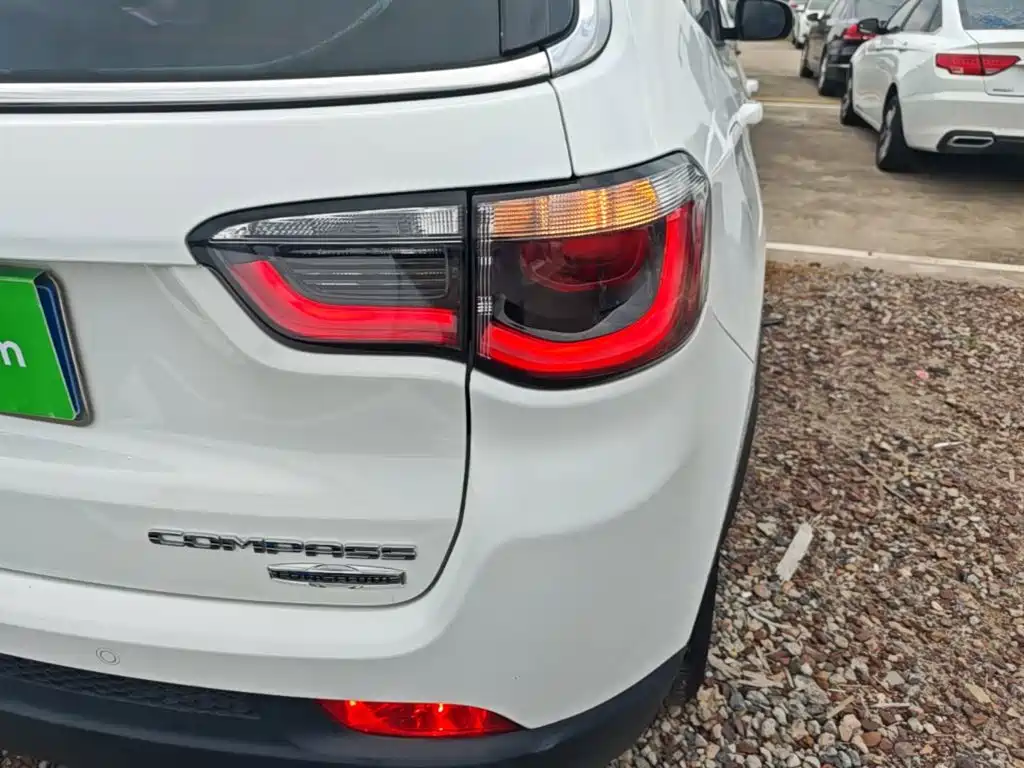 Jeep Compass — миниатюра 8