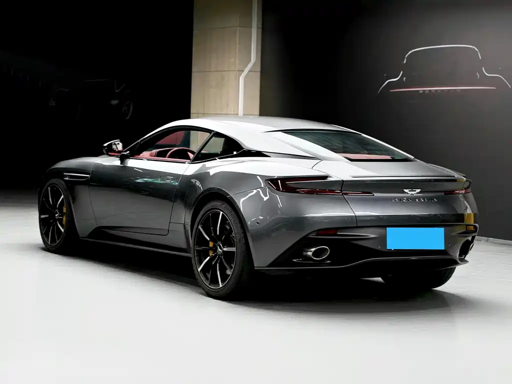 Aston Martin DB11 — миниатюра 6