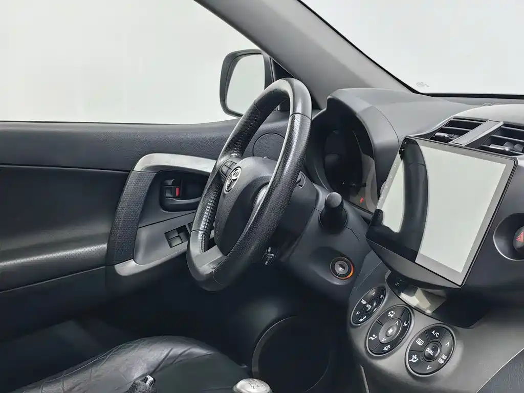 Toyota RAV4 — миниатюра 22