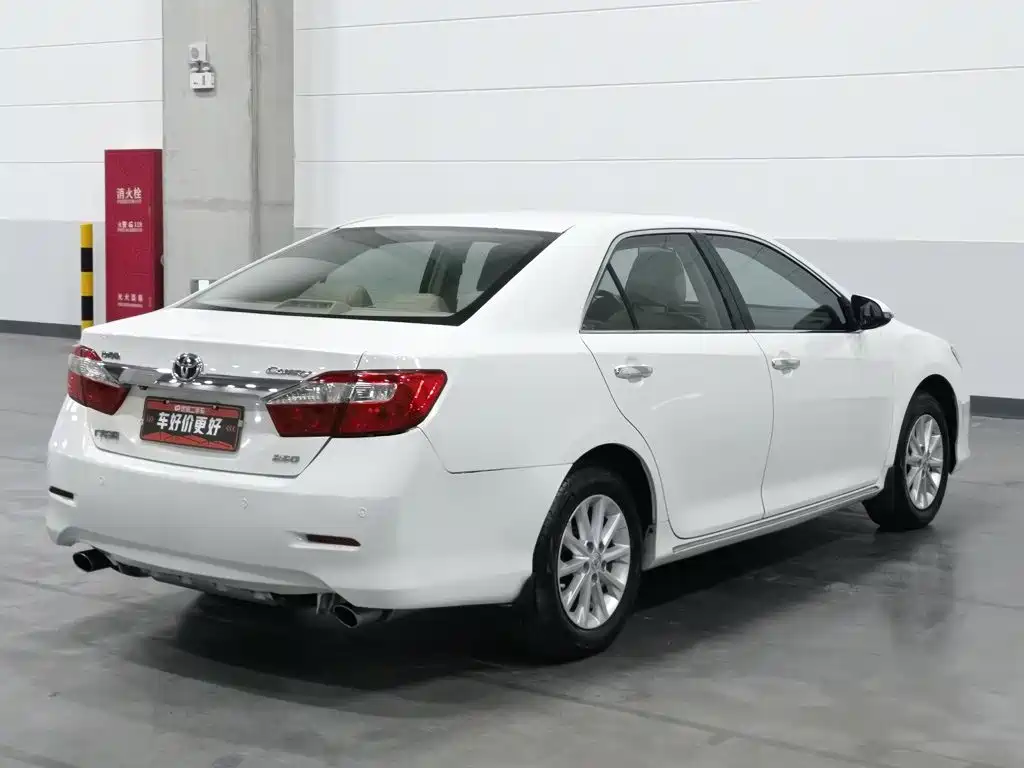 Toyota Camry — миниатюра 2