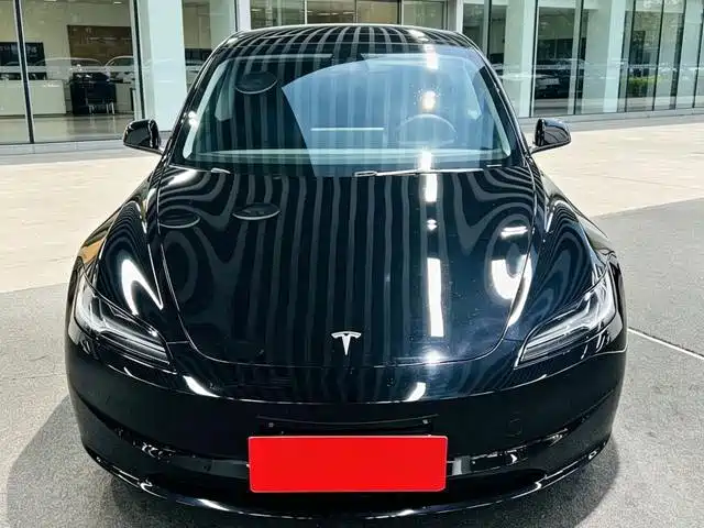 Tesla Model 3 — миниатюра 2