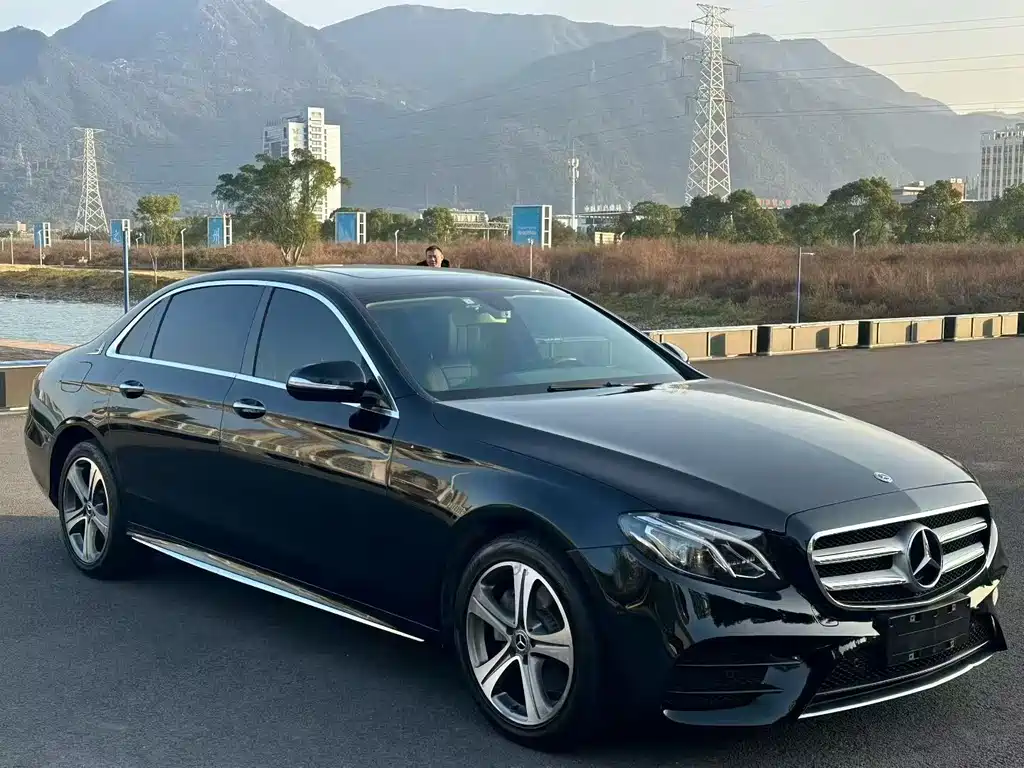 Mercedes-Benz E-Class — миниатюра 3