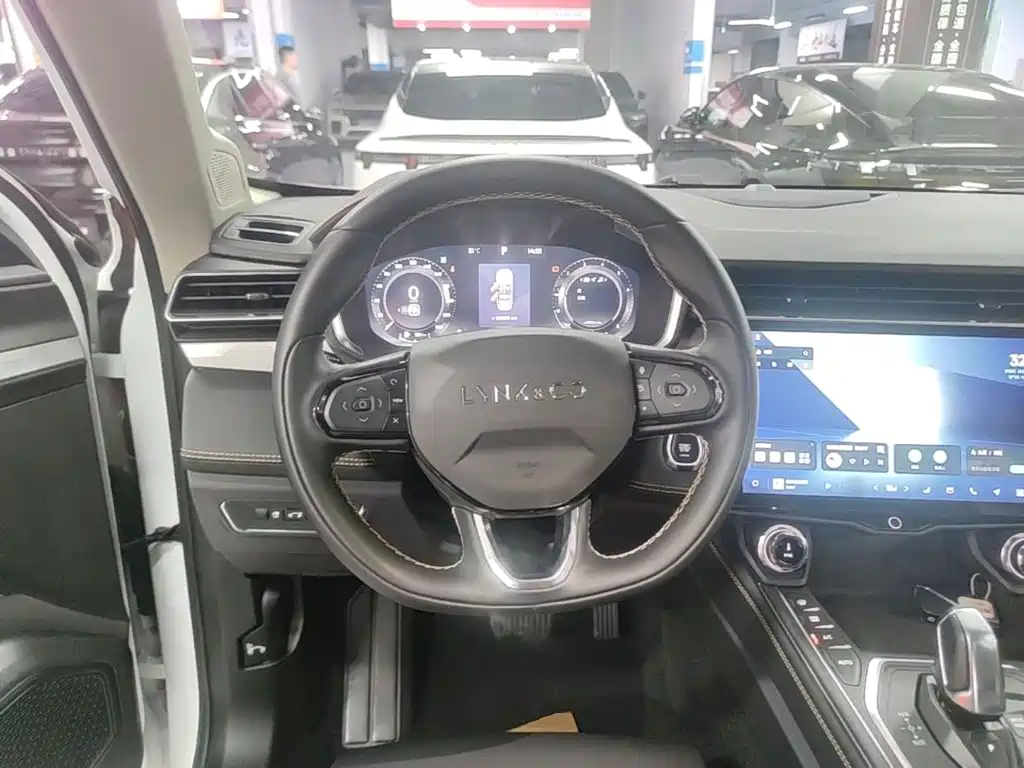 Lynk & Co 01 — миниатюра 11