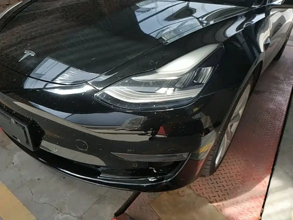 Tesla Model 3 — миниатюра 24