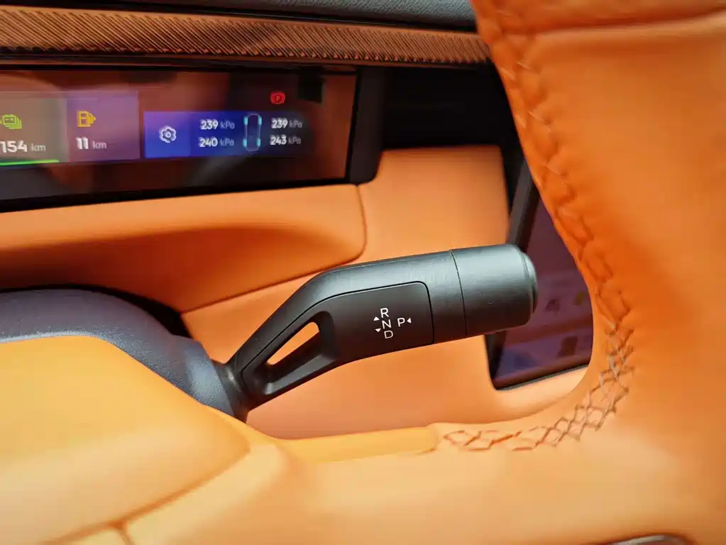 Lynk & Co 900 — миниатюра 16