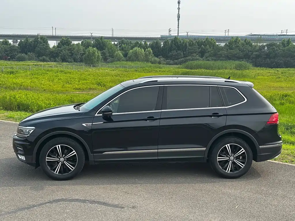 Volkswagen Tiguan L L 2018 380TSI AT Luxury