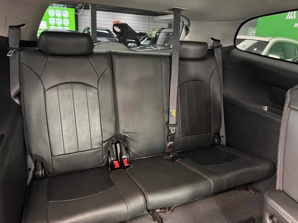 Buick Enclave — миниатюра 13