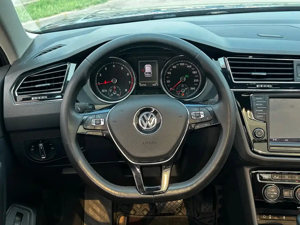 Volkswagen Tiguan L L 2018 380TSI AT Luxury