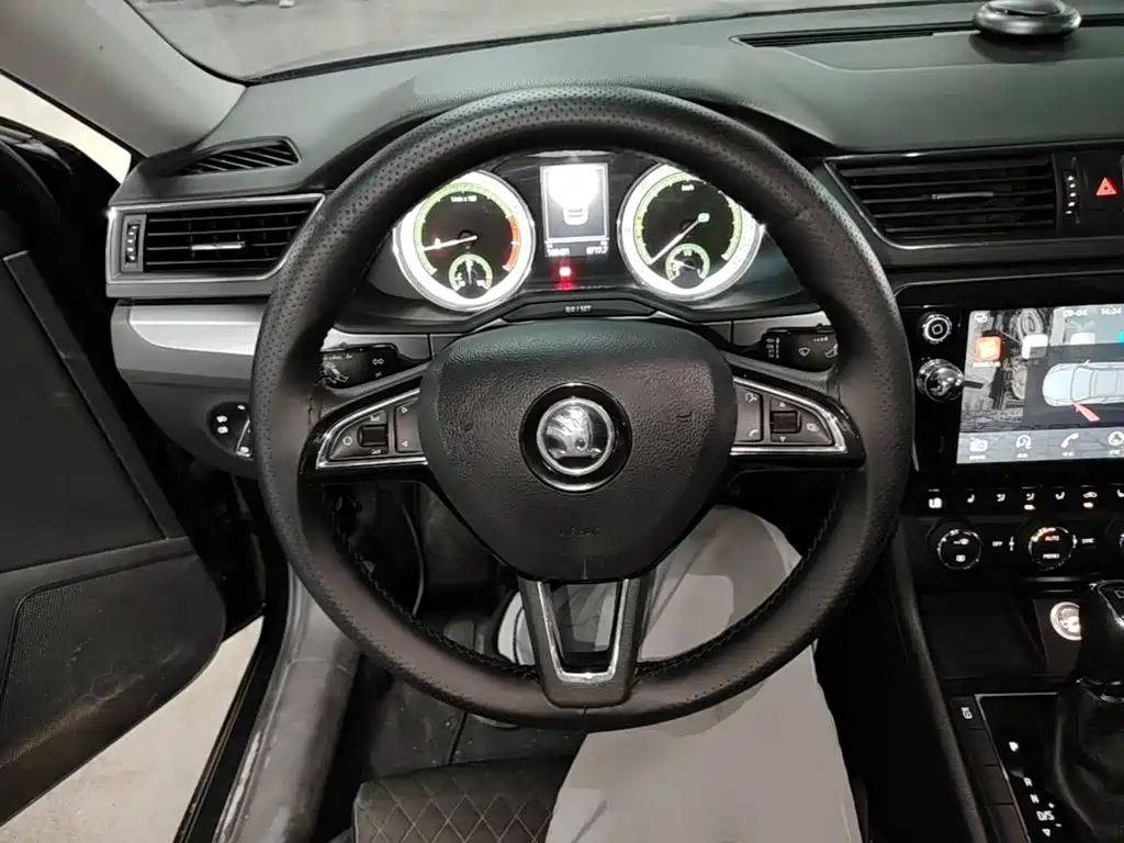 Skoda Superb — миниатюра 11