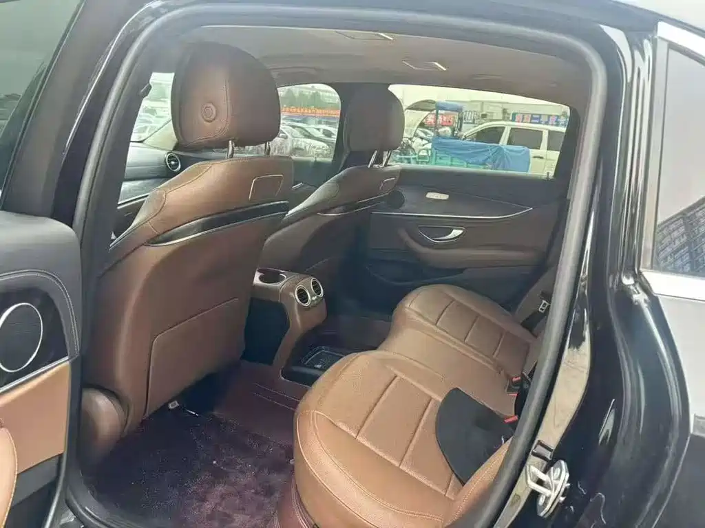 Mercedes-Benz E-Class — миниатюра 6