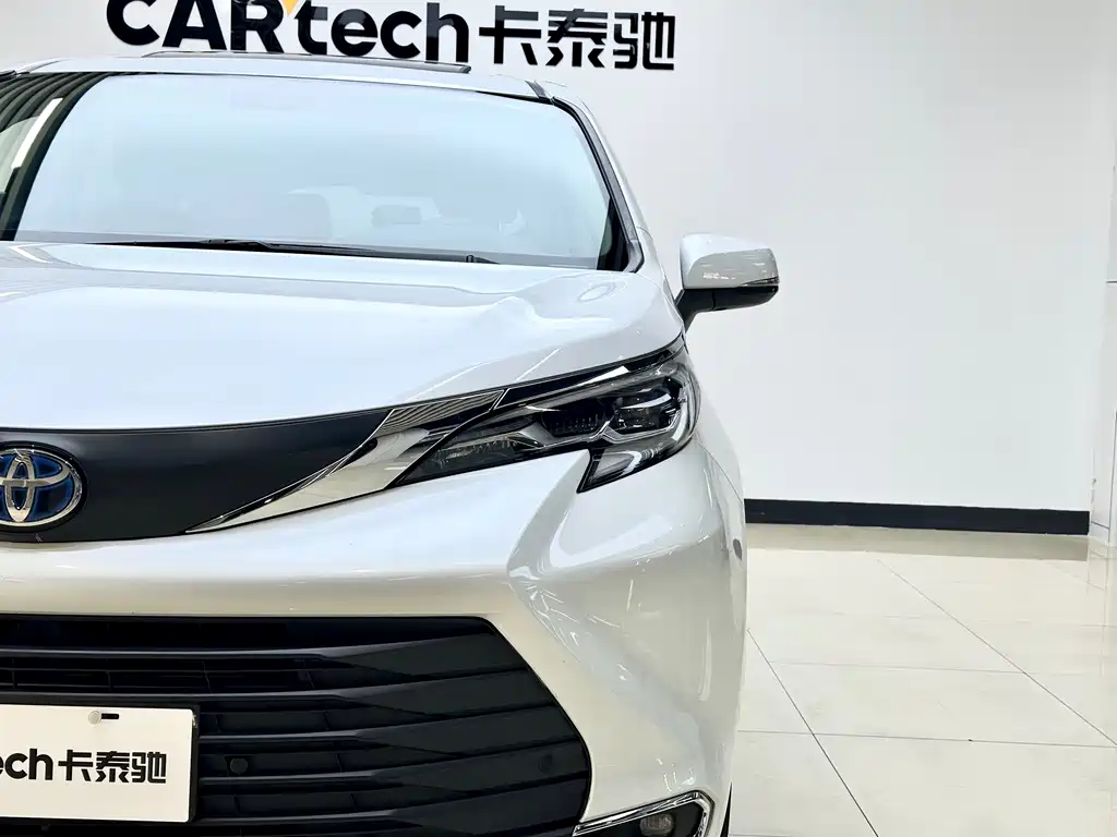 Toyota Sienna - фото 7