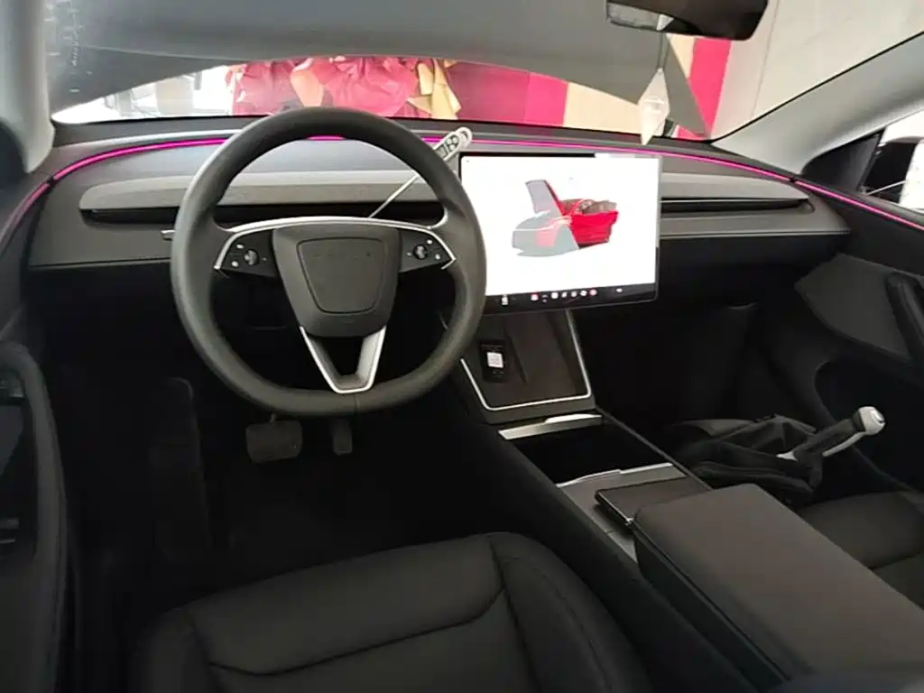 Tesla Model Y — миниатюра 10