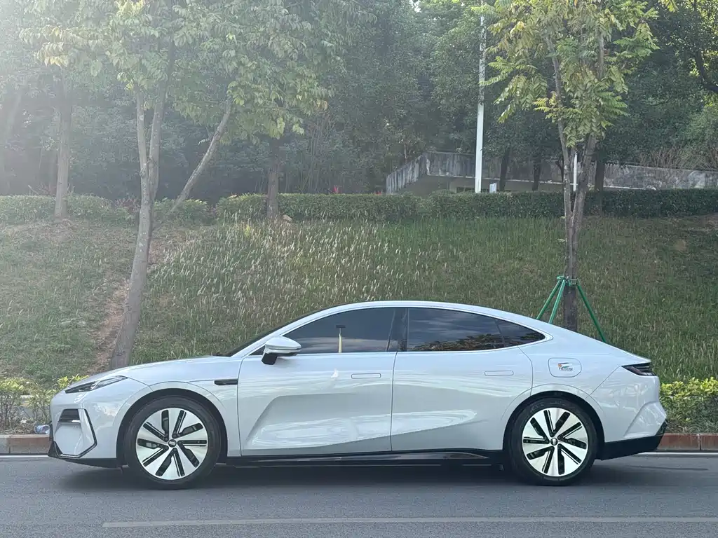 GEELY GALAXY GALAXY E8