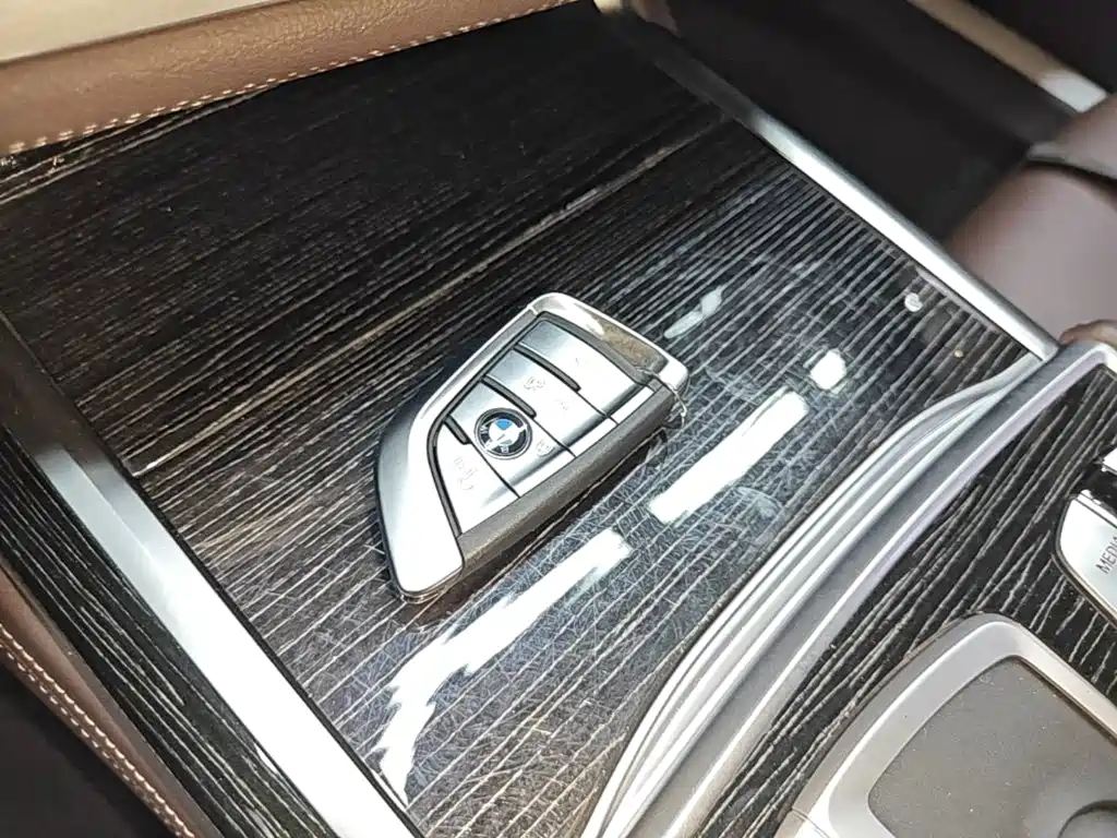 BMW 7 Series — миниатюра 9