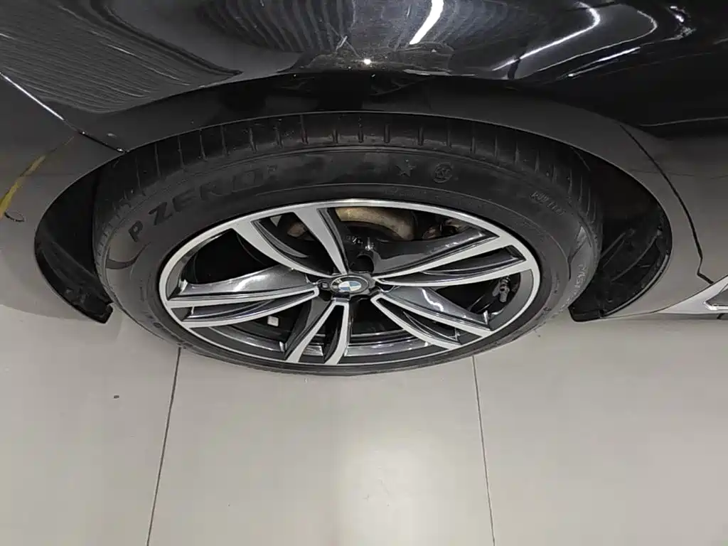 BMW 7 Series — миниатюра 23